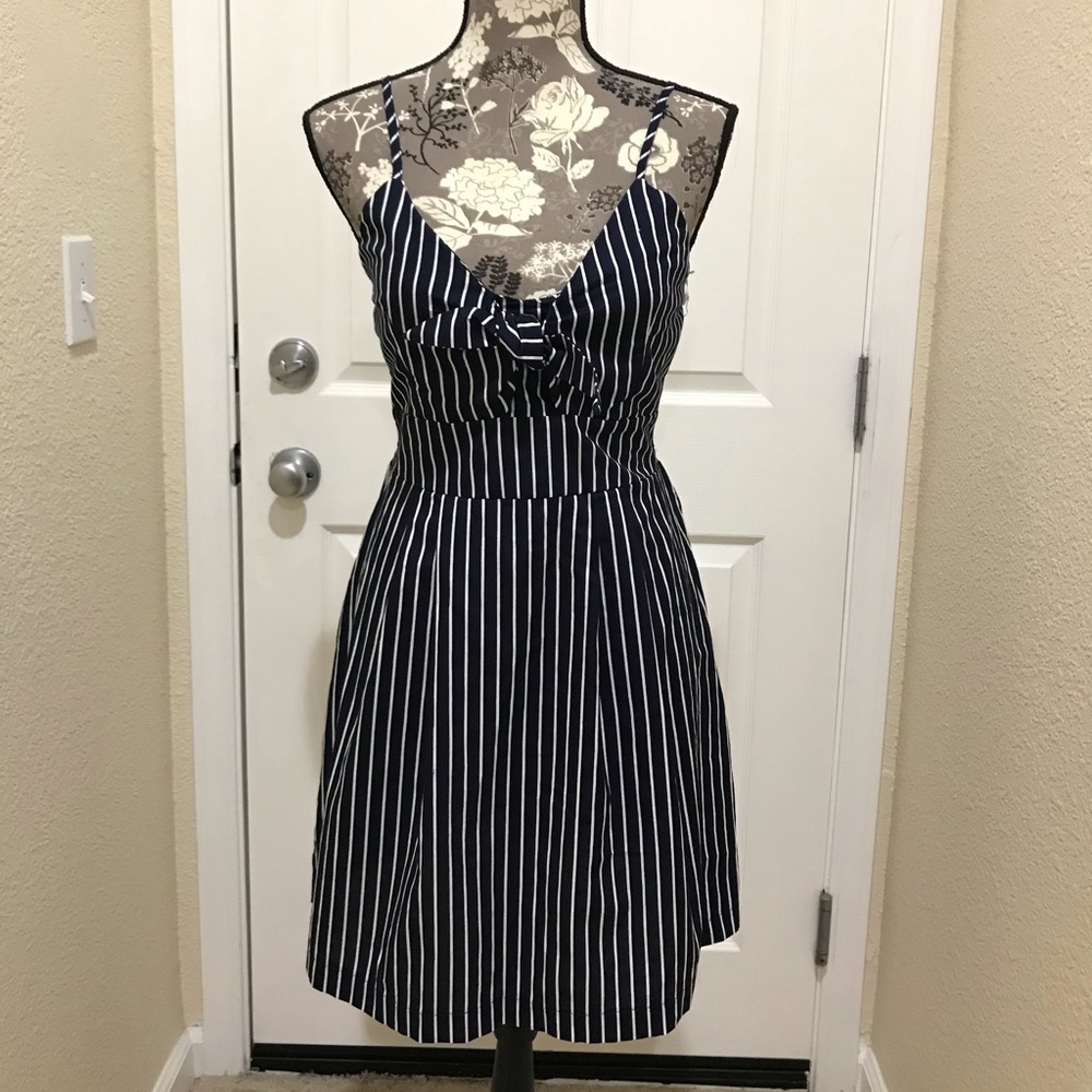 Dark navy size med pinup dress